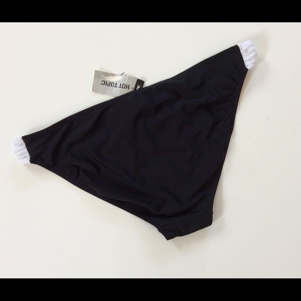 Classic black bikini top swimwear - Picture 7 of 7